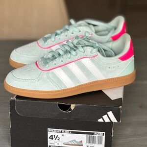 Kids' Breaknet Sleek Sneaker Big Kid size 4.5